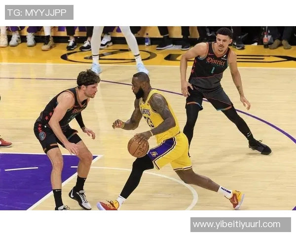 詹姆斯盛赞掘金夏季引援称其引入多名契合球员